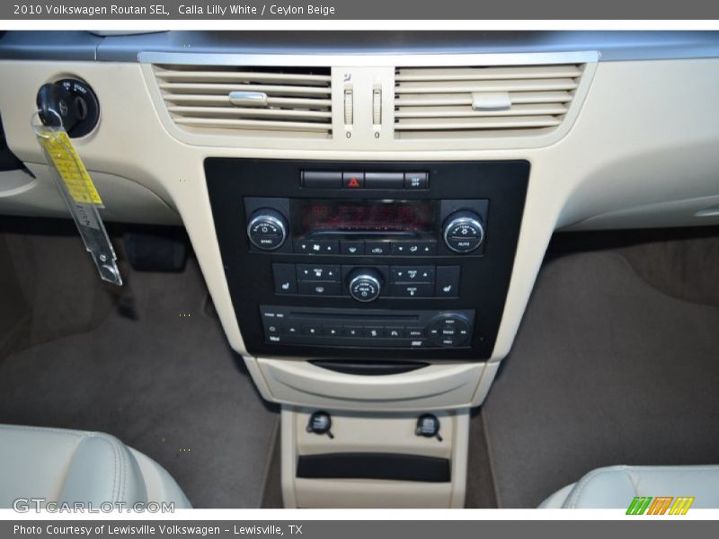 Calla Lilly White / Ceylon Beige 2010 Volkswagen Routan SEL