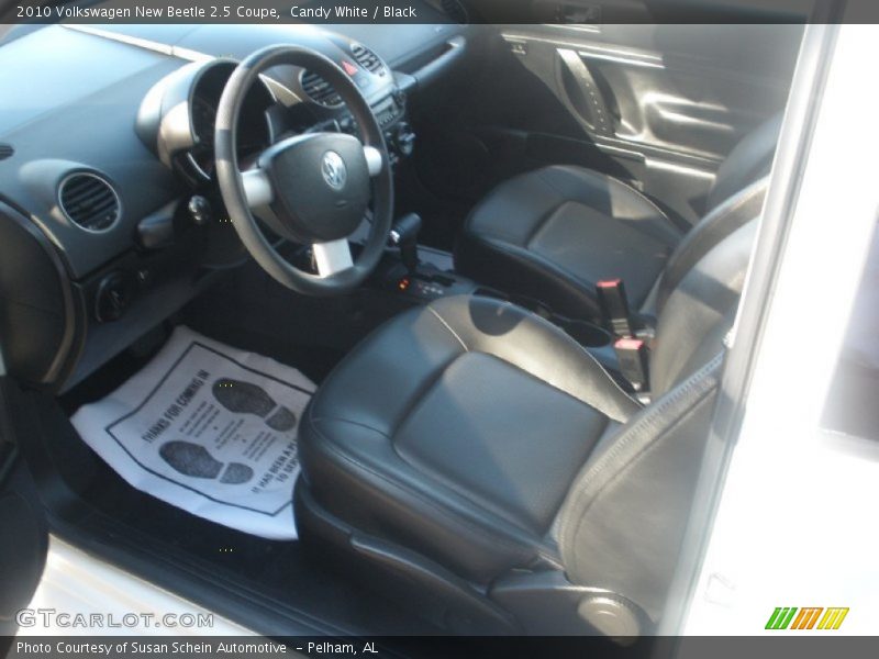 Candy White / Black 2010 Volkswagen New Beetle 2.5 Coupe