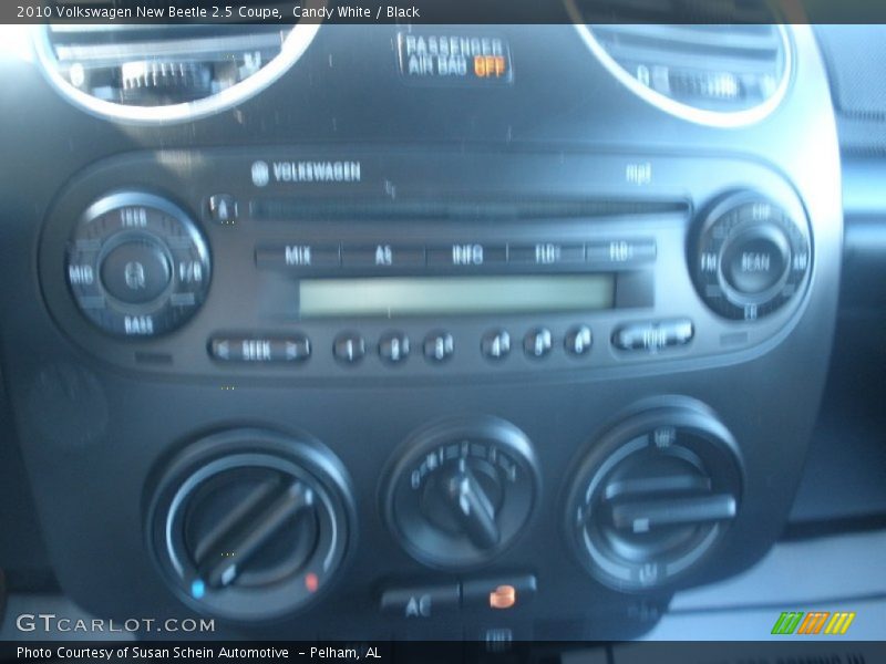 Candy White / Black 2010 Volkswagen New Beetle 2.5 Coupe
