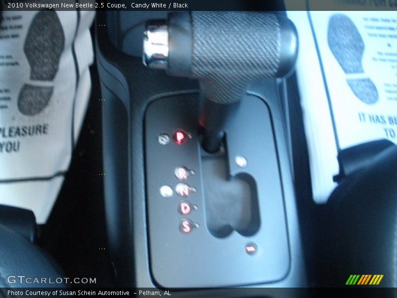Candy White / Black 2010 Volkswagen New Beetle 2.5 Coupe