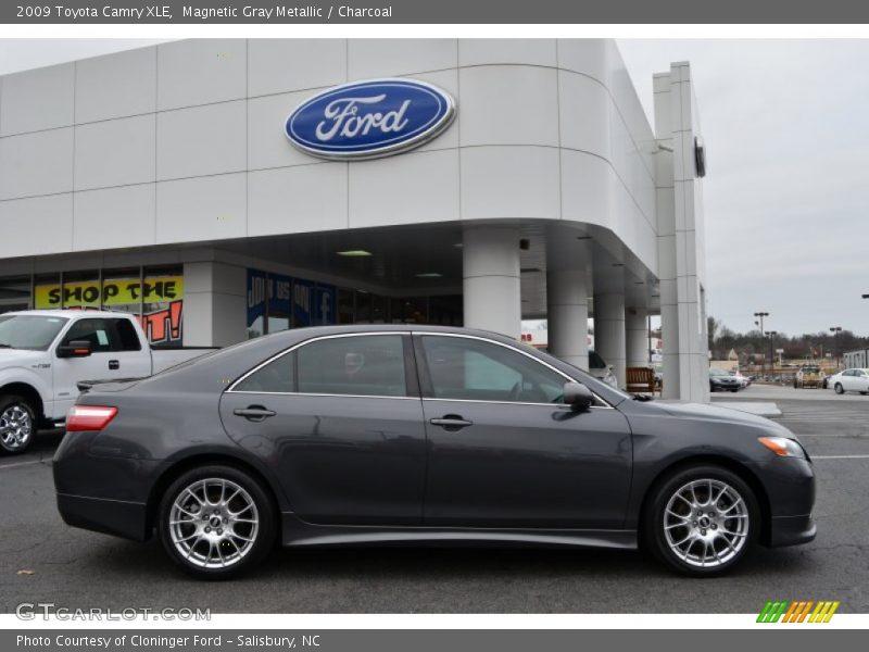 Magnetic Gray Metallic / Charcoal 2009 Toyota Camry XLE