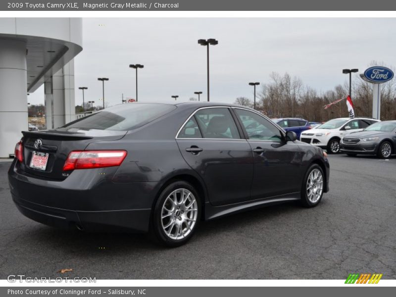 Magnetic Gray Metallic / Charcoal 2009 Toyota Camry XLE