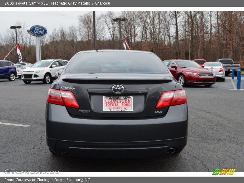 Magnetic Gray Metallic / Charcoal 2009 Toyota Camry XLE