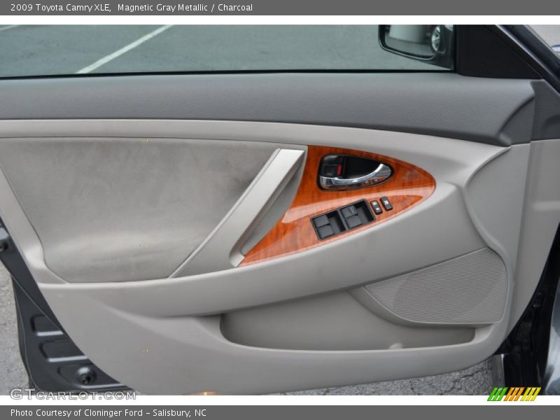 Magnetic Gray Metallic / Charcoal 2009 Toyota Camry XLE