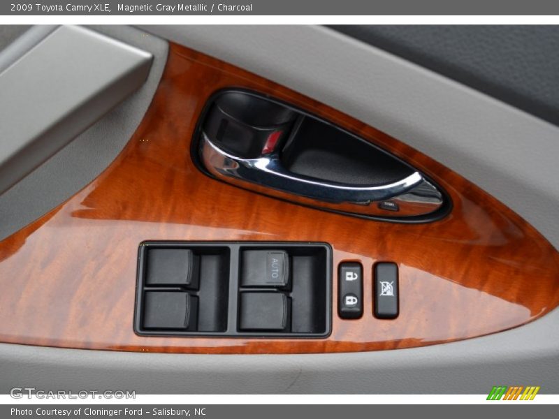 Magnetic Gray Metallic / Charcoal 2009 Toyota Camry XLE