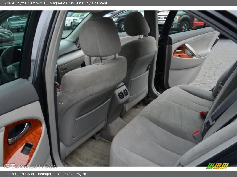 Magnetic Gray Metallic / Charcoal 2009 Toyota Camry XLE