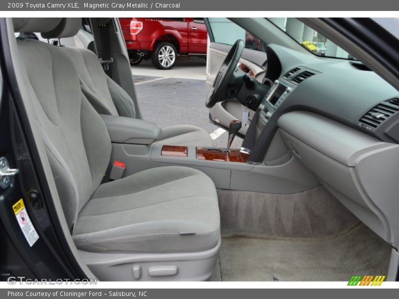 Magnetic Gray Metallic / Charcoal 2009 Toyota Camry XLE