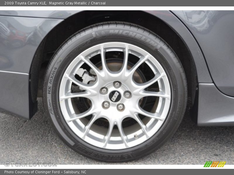 Magnetic Gray Metallic / Charcoal 2009 Toyota Camry XLE