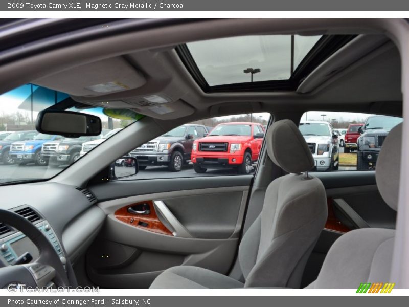 Magnetic Gray Metallic / Charcoal 2009 Toyota Camry XLE