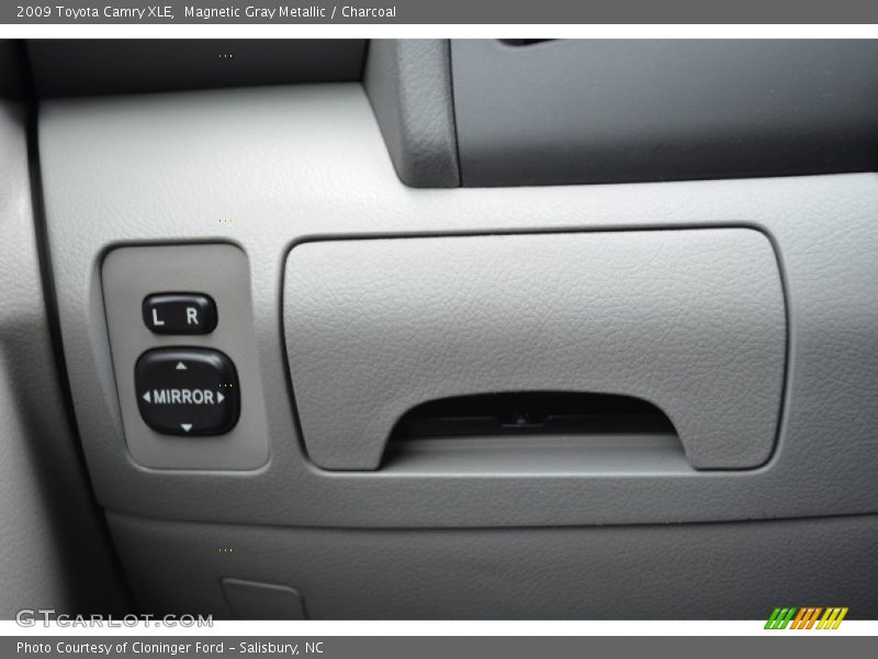 Magnetic Gray Metallic / Charcoal 2009 Toyota Camry XLE