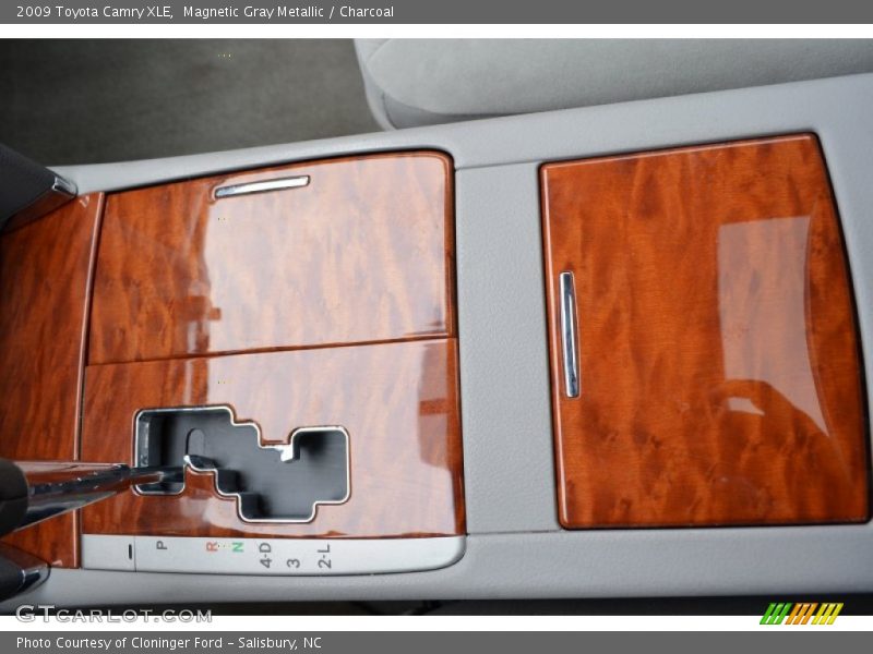 Magnetic Gray Metallic / Charcoal 2009 Toyota Camry XLE