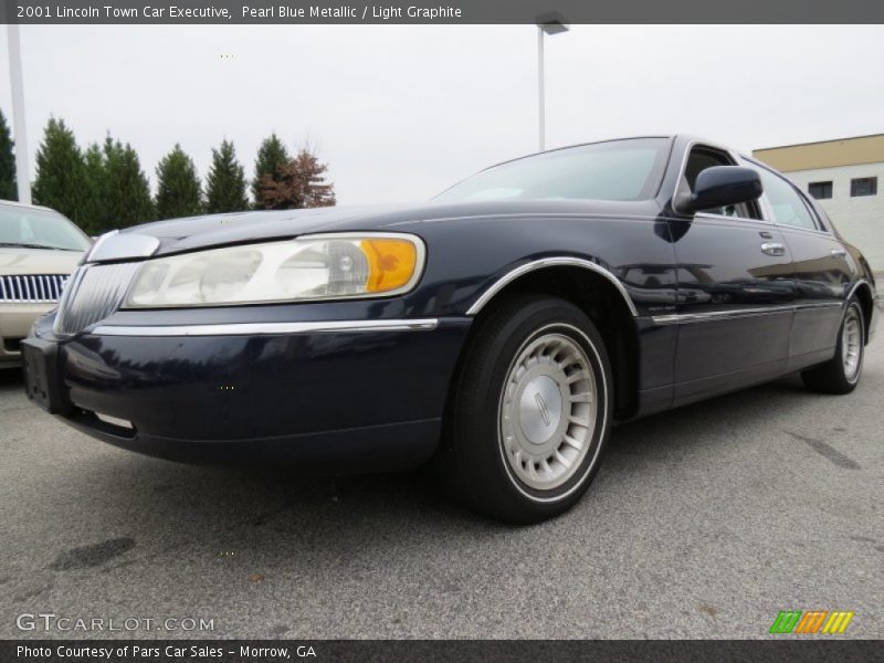 Pearl Blue Metallic / Light Graphite 2001 Lincoln Town Car Executive