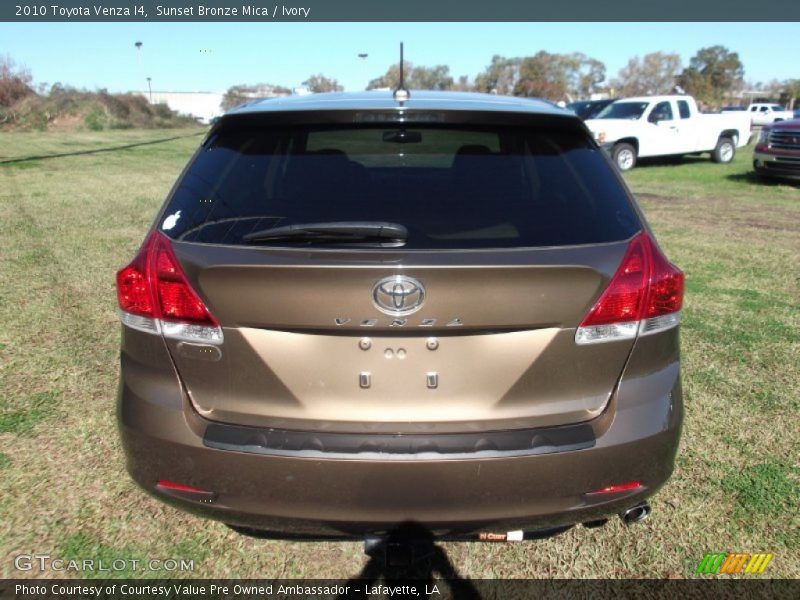 Sunset Bronze Mica / Ivory 2010 Toyota Venza I4