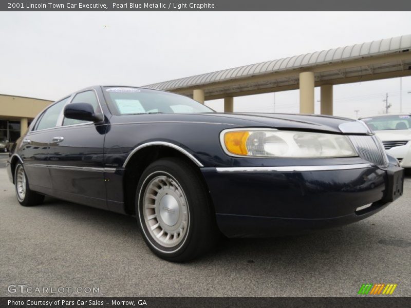 Front 3/4 View of 2001 Town Car Executive