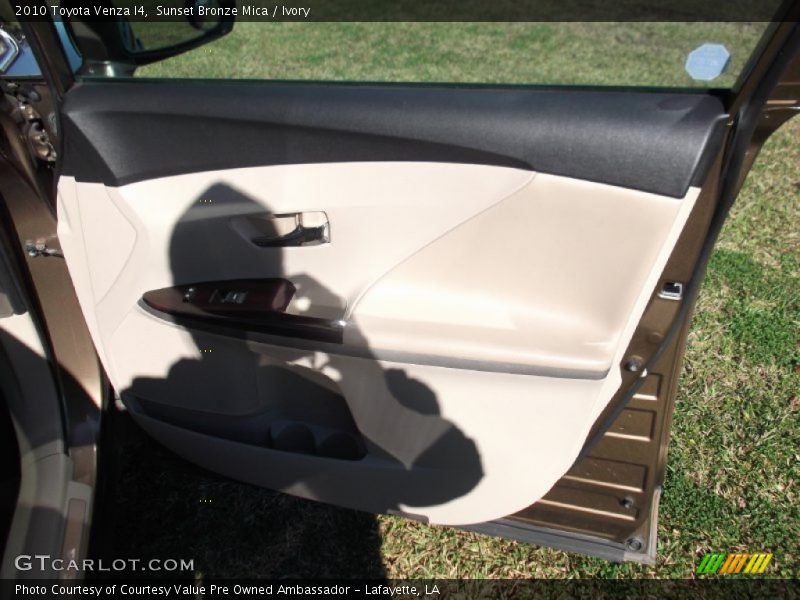 Sunset Bronze Mica / Ivory 2010 Toyota Venza I4