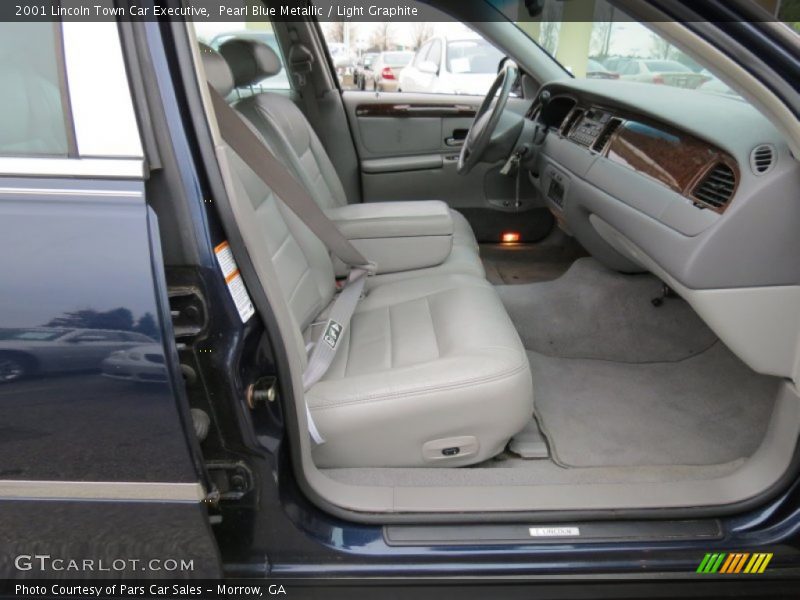 Front Seat of 2001 Town Car Executive