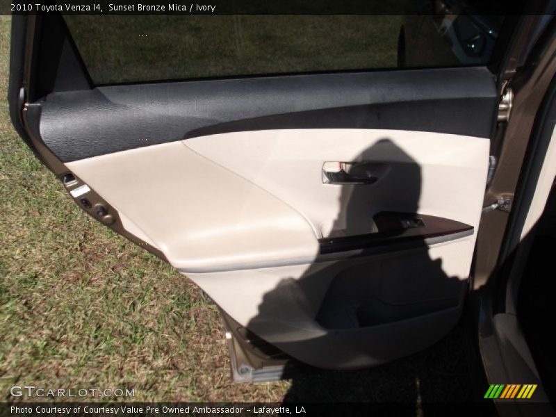 Sunset Bronze Mica / Ivory 2010 Toyota Venza I4