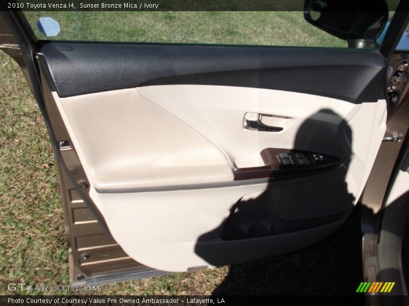Sunset Bronze Mica / Ivory 2010 Toyota Venza I4