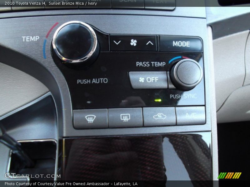 Sunset Bronze Mica / Ivory 2010 Toyota Venza I4