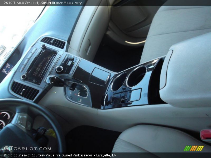 Sunset Bronze Mica / Ivory 2010 Toyota Venza I4