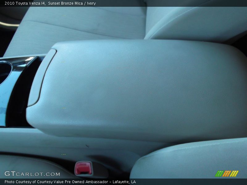 Sunset Bronze Mica / Ivory 2010 Toyota Venza I4