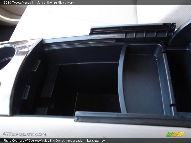 Sunset Bronze Mica / Ivory 2010 Toyota Venza I4