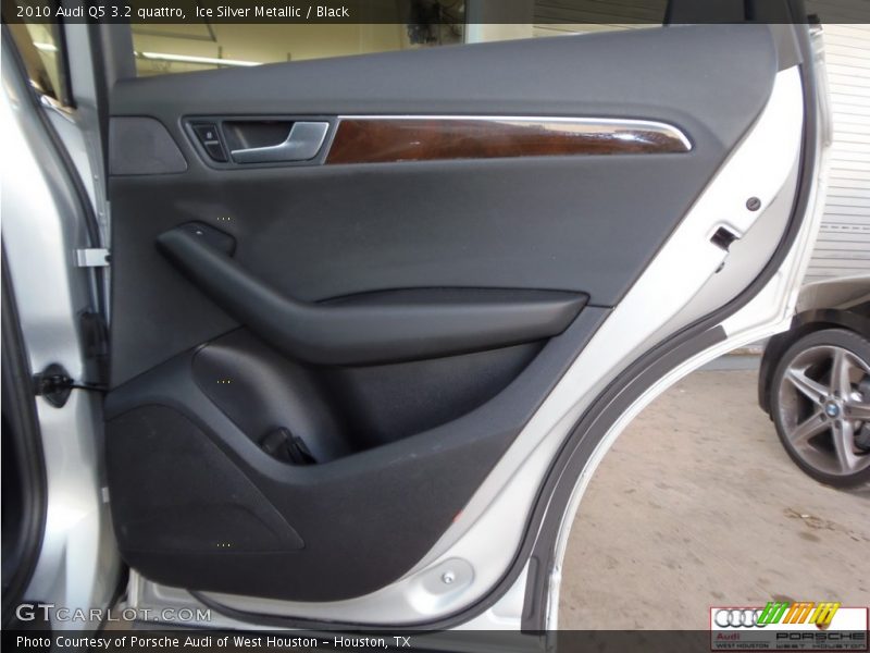 Ice Silver Metallic / Black 2010 Audi Q5 3.2 quattro