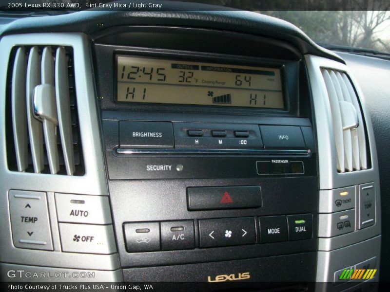 Controls of 2005 RX 330 AWD