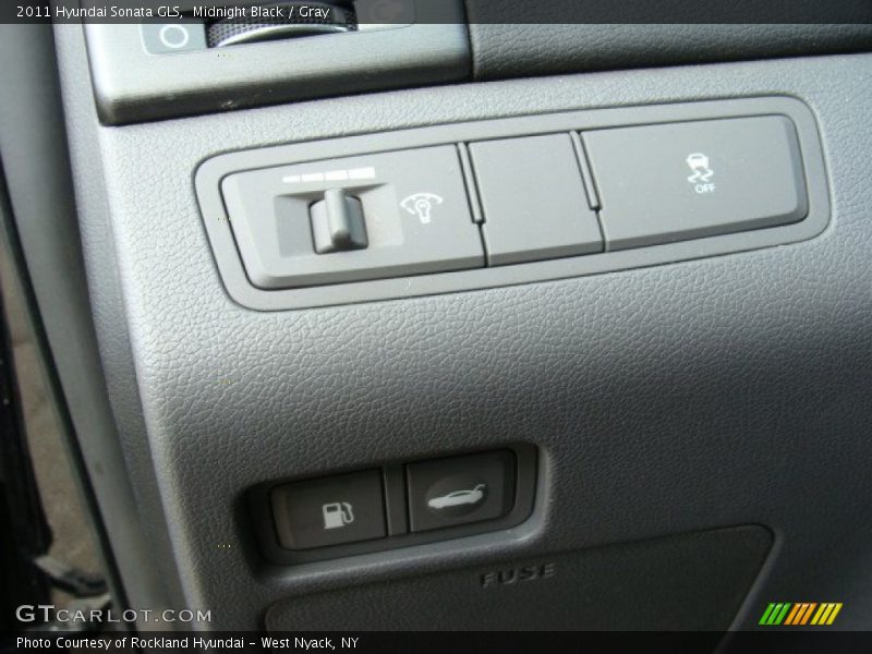 Midnight Black / Gray 2011 Hyundai Sonata GLS