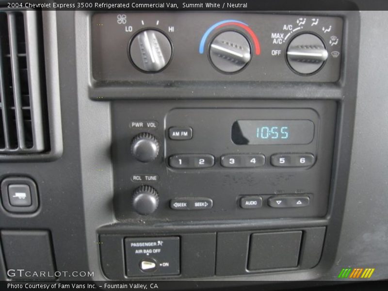 Controls of 2004 Express 3500 Refrigerated Commercial Van