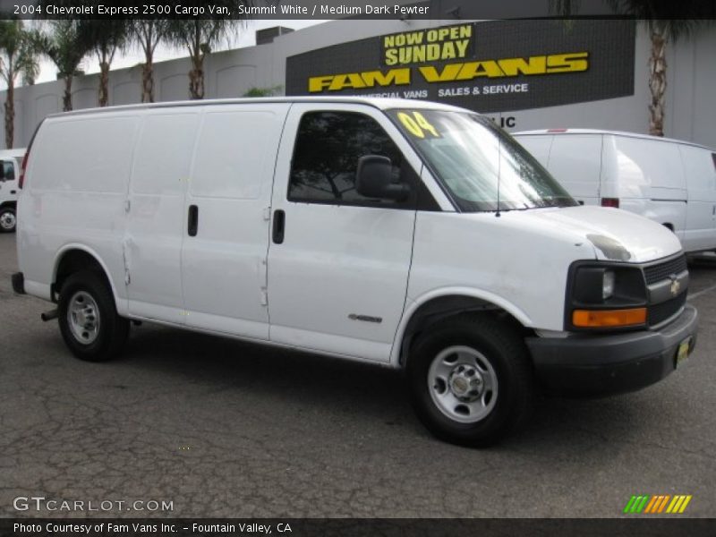 Summit White / Medium Dark Pewter 2004 Chevrolet Express 2500 Cargo Van