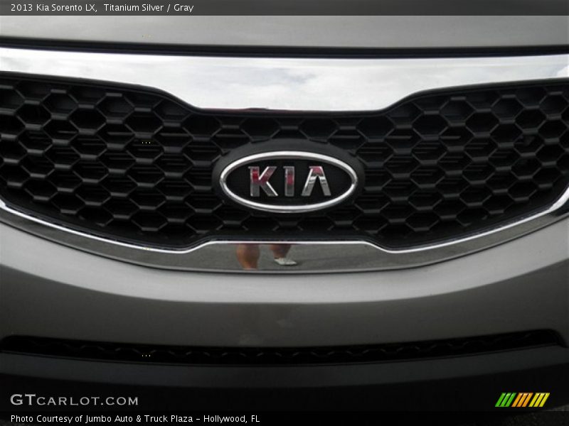 Titanium Silver / Gray 2013 Kia Sorento LX