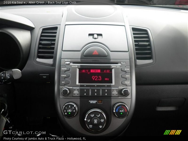 Alien Green / Black Soul Logo Cloth 2010 Kia Soul +
