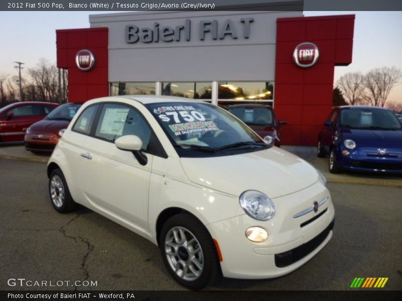 Bianco (White) / Tessuto Grigio/Avorio (Grey/Ivory) 2012 Fiat 500 Pop