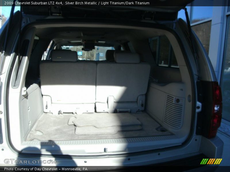 Silver Birch Metallic / Light Titanium/Dark Titanium 2009 Chevrolet Suburban LTZ 4x4