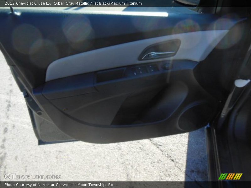 Cyber Gray Metallic / Jet Black/Medium Titanium 2013 Chevrolet Cruze LS