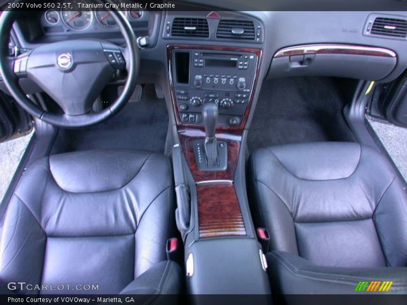 Dashboard of 2007 S60 2.5T