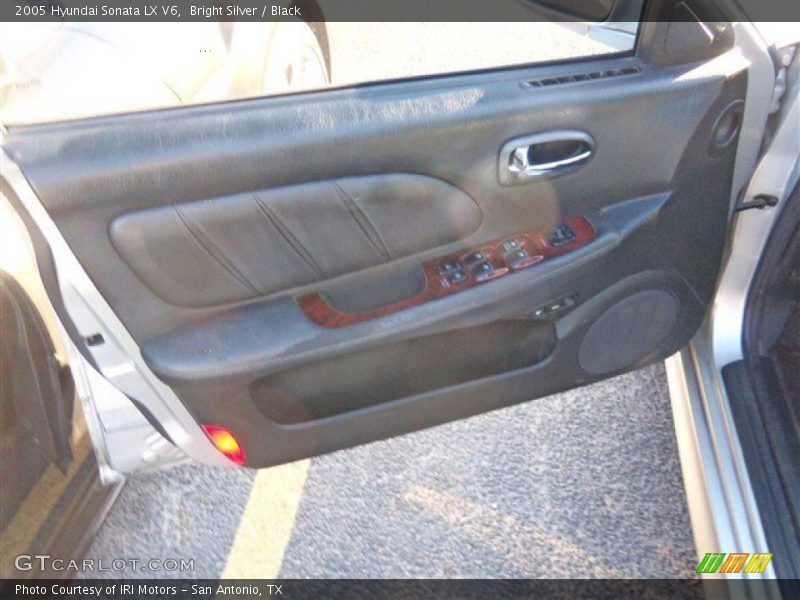 Bright Silver / Black 2005 Hyundai Sonata LX V6