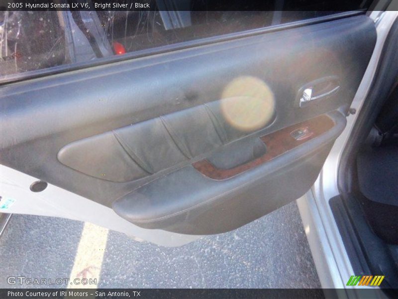 Bright Silver / Black 2005 Hyundai Sonata LX V6