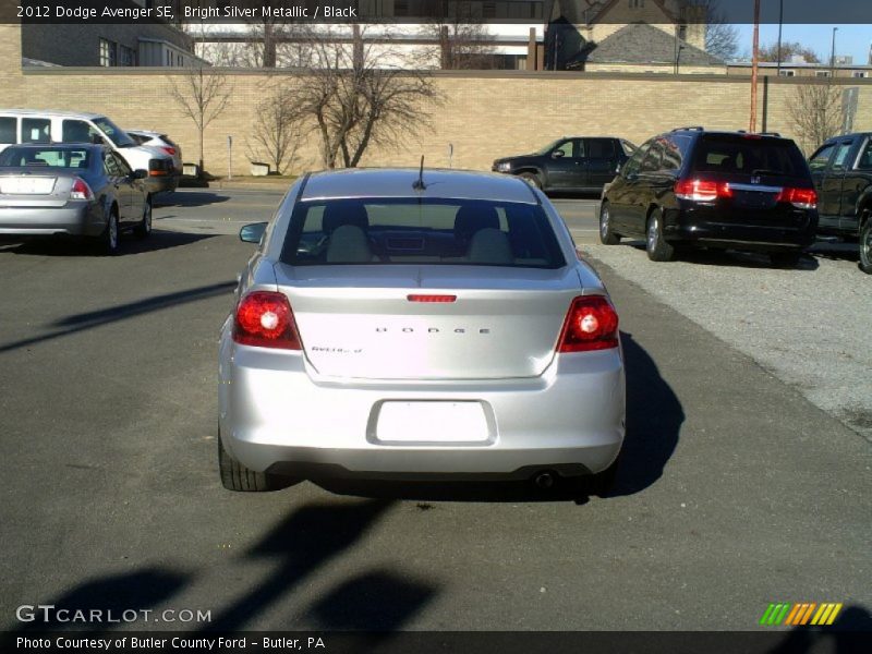 Bright Silver Metallic / Black 2012 Dodge Avenger SE