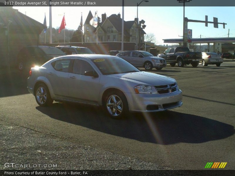 Bright Silver Metallic / Black 2012 Dodge Avenger SE