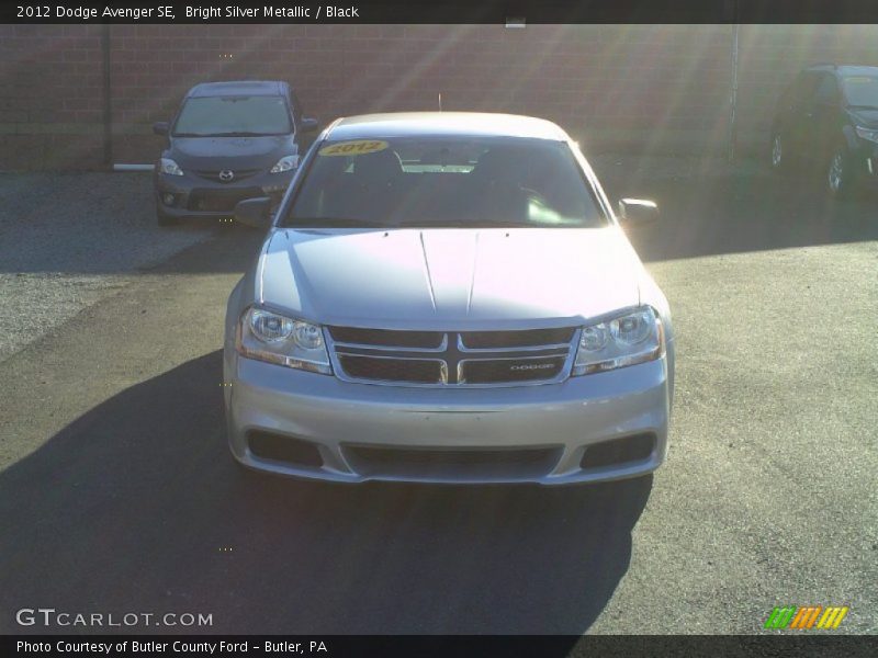Bright Silver Metallic / Black 2012 Dodge Avenger SE