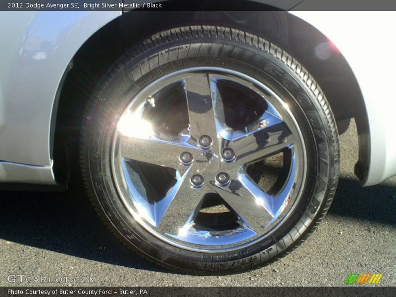 Bright Silver Metallic / Black 2012 Dodge Avenger SE
