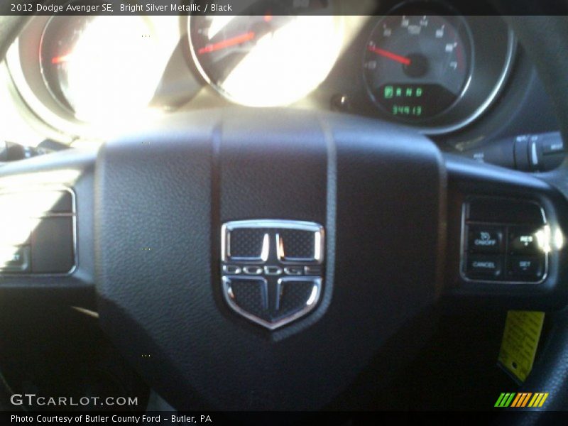 Bright Silver Metallic / Black 2012 Dodge Avenger SE