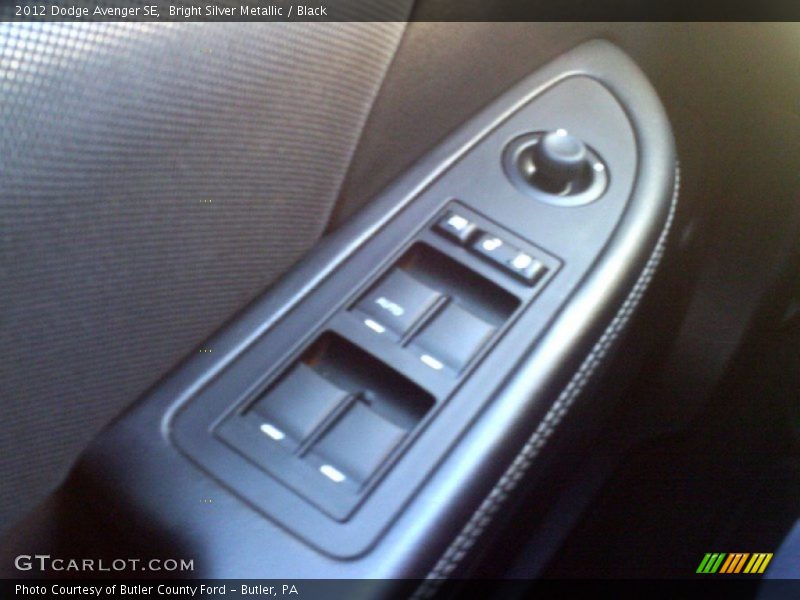 Bright Silver Metallic / Black 2012 Dodge Avenger SE