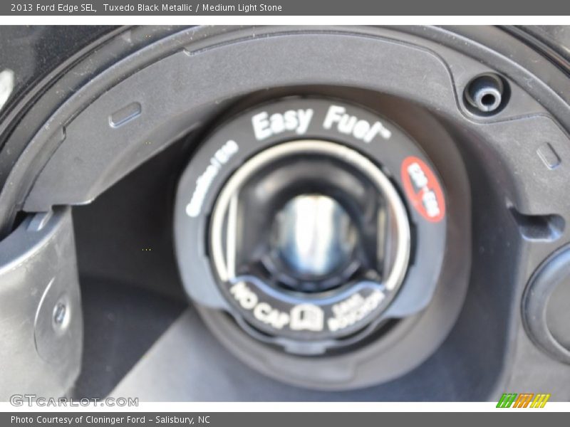 Tuxedo Black Metallic / Medium Light Stone 2013 Ford Edge SEL
