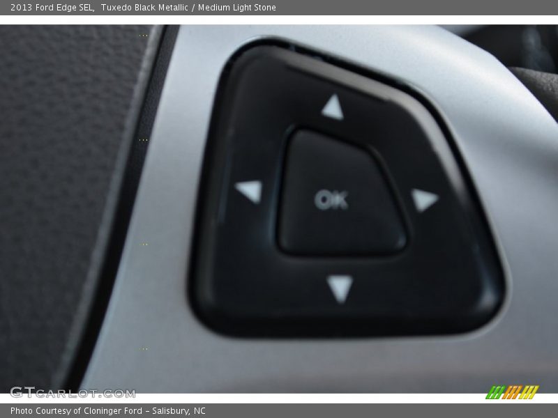 Tuxedo Black Metallic / Medium Light Stone 2013 Ford Edge SEL