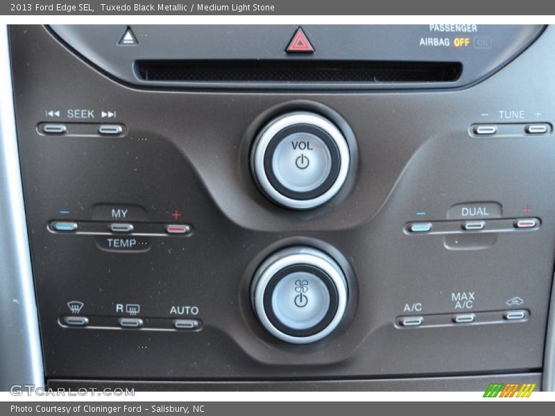 Tuxedo Black Metallic / Medium Light Stone 2013 Ford Edge SEL