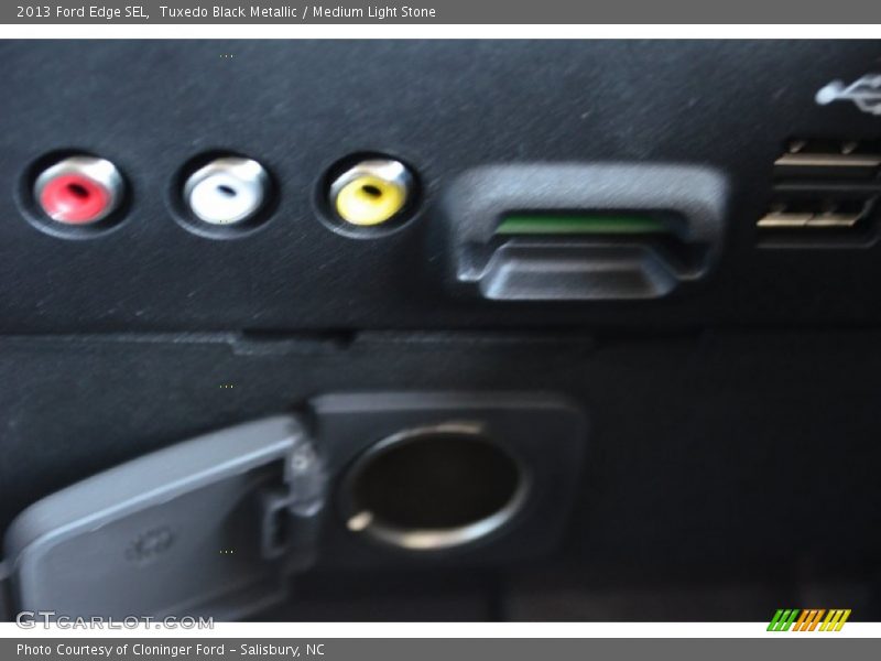 Tuxedo Black Metallic / Medium Light Stone 2013 Ford Edge SEL