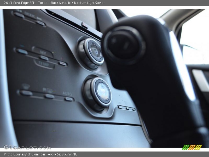 Tuxedo Black Metallic / Medium Light Stone 2013 Ford Edge SEL